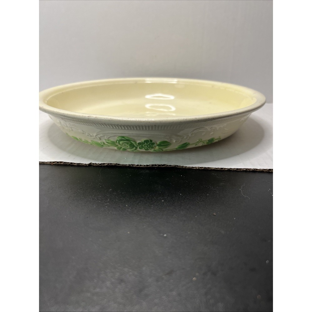 Homer Laughlin HLC896 Pie Baking Plate 10 5/8" Oven Serve Green Embossed Leaves